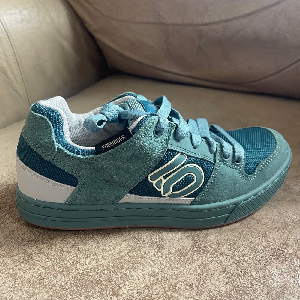 NWOT Teal FIVE TEN Freerider mountain biking shoes size 9 womens